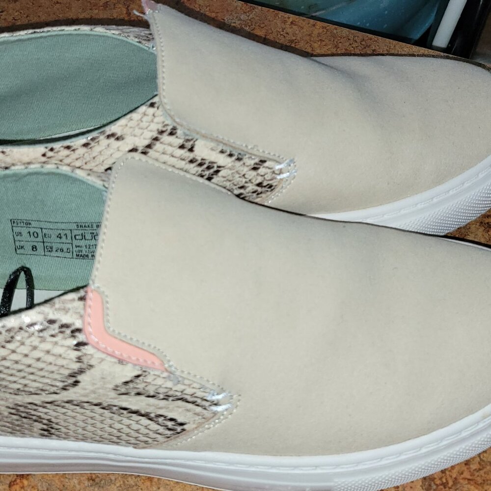 Shoes - Picture 3 of 4
